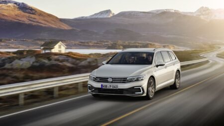 Nova perua VW Passat Variant faz sua estreia ao público mundial ainda no final de agosto Nova perua VW Passat Variant faz sua estreia ao público mundial ainda no final de agosto