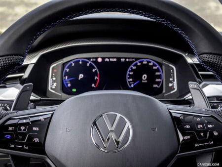 Revolucionando a usabilidade: VW inova com controle de setas integrado ao volante Revolucionando a Segurança Rodoviária: Volkswagen Inova com Controle de Setas Integrado ao Volante
