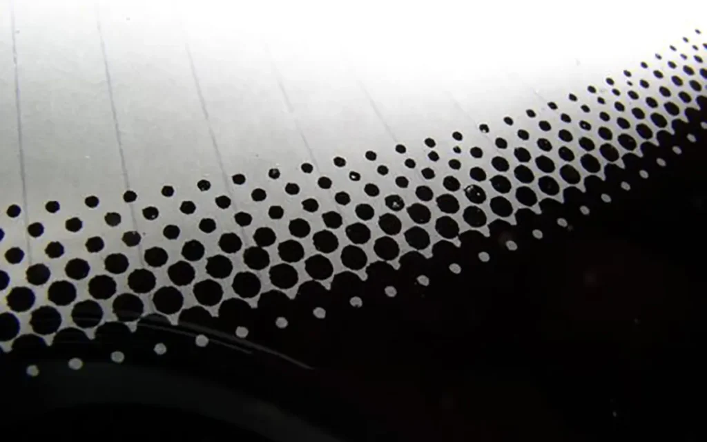 Papel dos Pontinhos Pretos no Para-brisa dos Carros: Entenda Suas Funções e Tecnologia