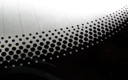 Papel dos Pontinhos Pretos no Para-brisa dos Carros: Entenda Suas Funções e Tecnologia