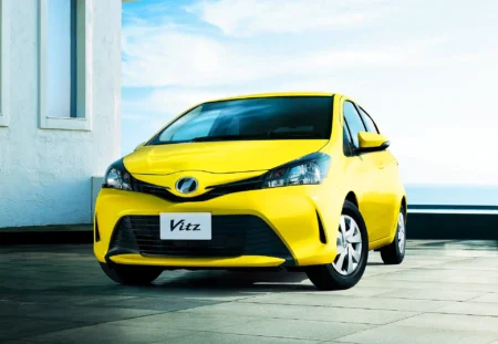 Toyota Vitz: Um Gigante por Menos de R$ 50 mil Que Desafia o Renault Kwid no Mercado!