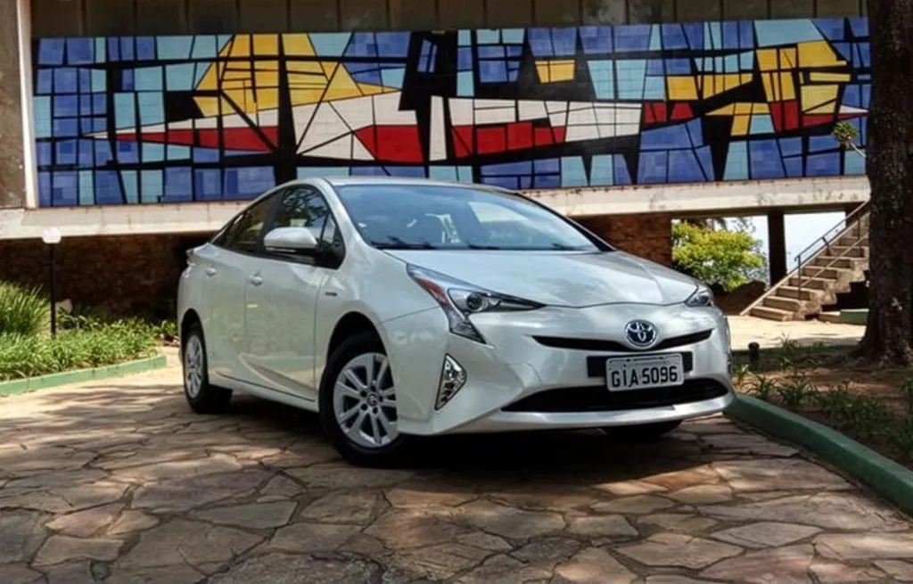 Carros Usados em Alta: Híbridos Leves Impulsionam Eletrificação